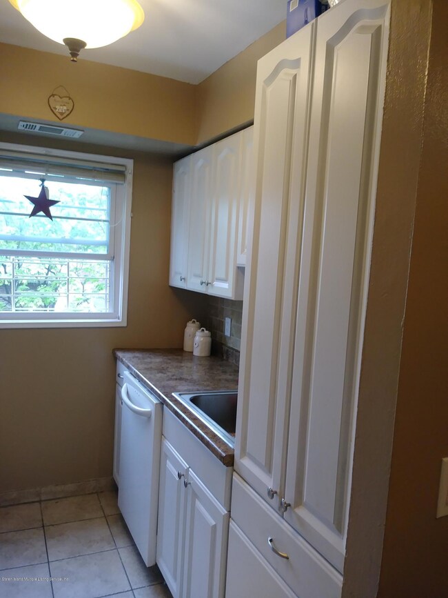 169 Cromwell Avenue KITCHEN