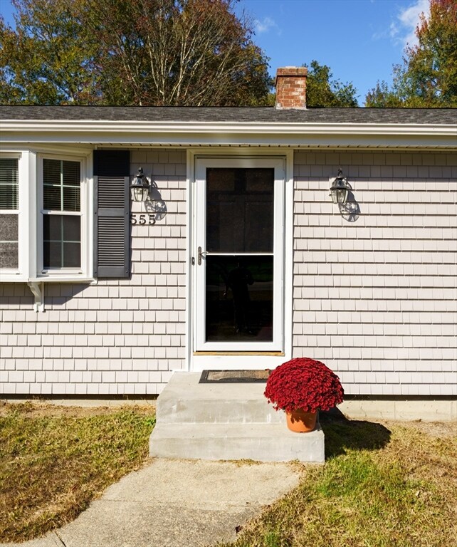 555 Old Fall River Rd, Swansea, MA 02777 - photo 4