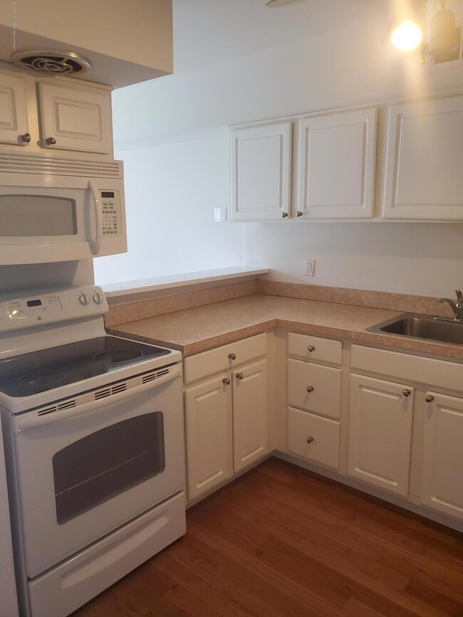 25 Meadow Ave unit 28, Monmouth Beach, NJ 07750 - photo 5