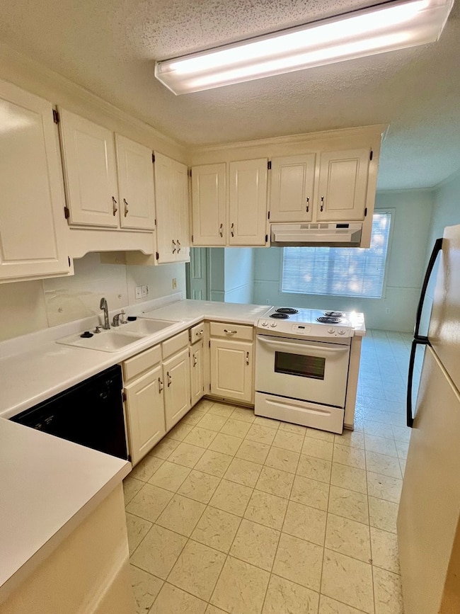 2402 Evans Dr, Dothan, AL 36303 - photo 6