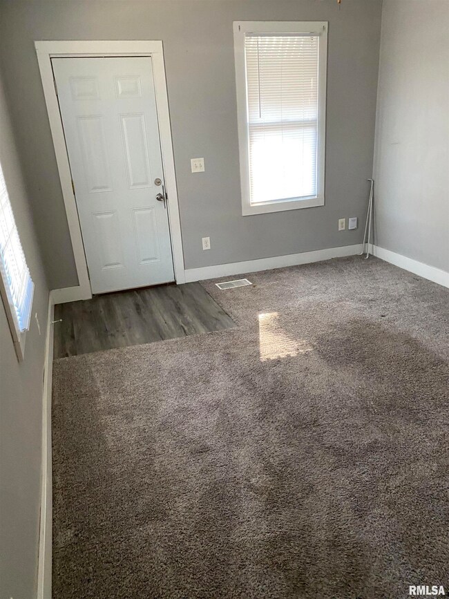 1208 W 5th St, Davenport, IA 52802 - photo 2