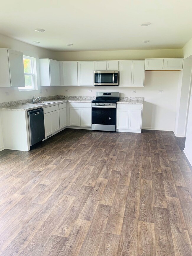 410 Conover Dr, Joliet, IL 60436 - photo 2