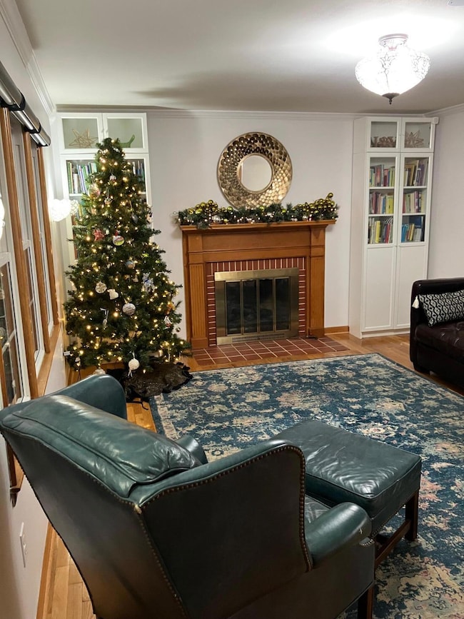 905 Collins Ln, Frankfort, KY 40601 - photo 2