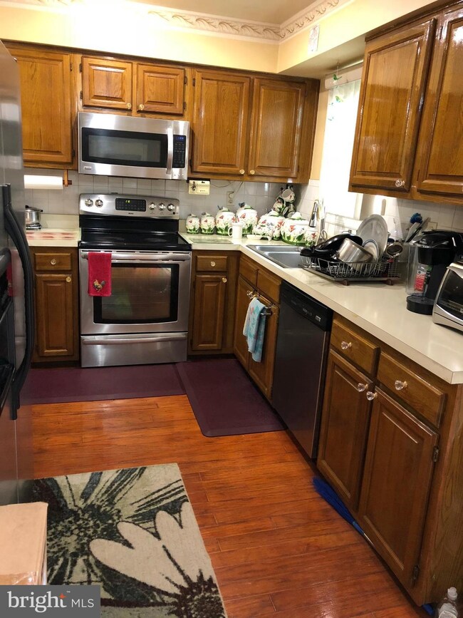 12354 Herrington Manor Dr, Silver Spring, MD 20904 - photo 2