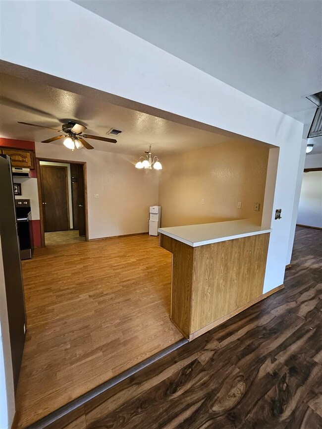 122 W Cafky St, Tipton, OK 73570 - photo 5