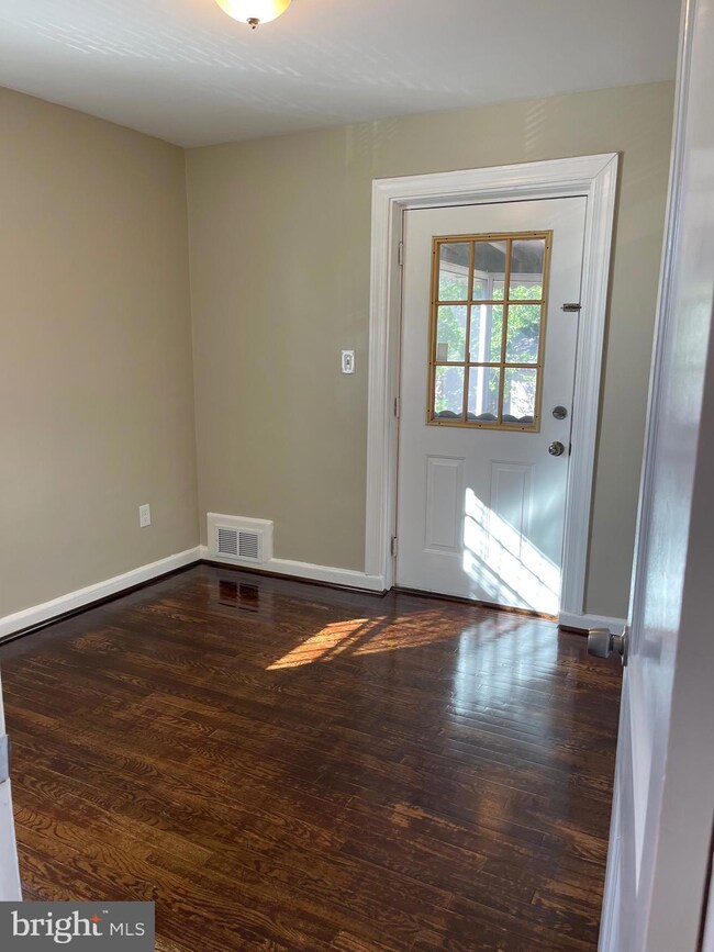 811 Sheridan St, Hyattsville, MD 20783 - photo 6