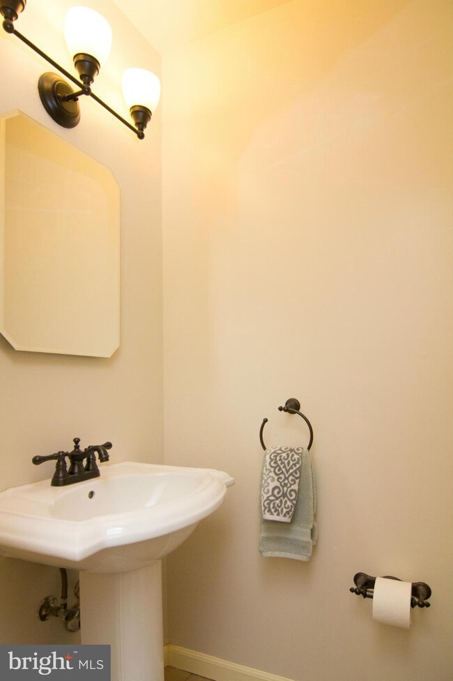 6317 Oklahoma Rd, Sykesville, MD 21784 - photo 2