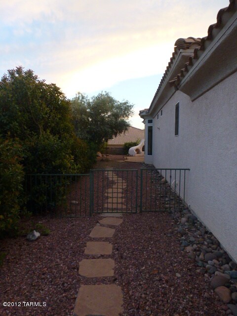 path to backyard