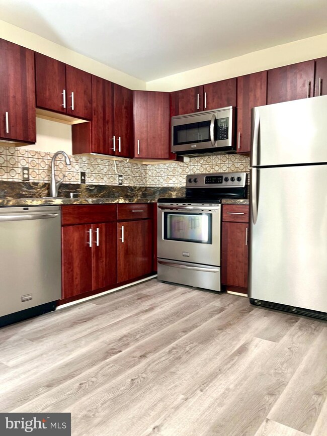 11490 Laurelwalk Dr, Laurel, MD 20708 - photo 6