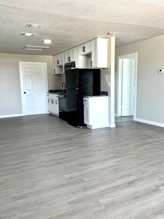 1925 Calle Coyunda unit 2, Eagle Pass, TX 78852 - photo 3