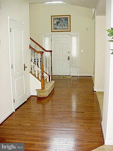 25818 Donegal Dr, Chantilly, VA 20152 - photo 2