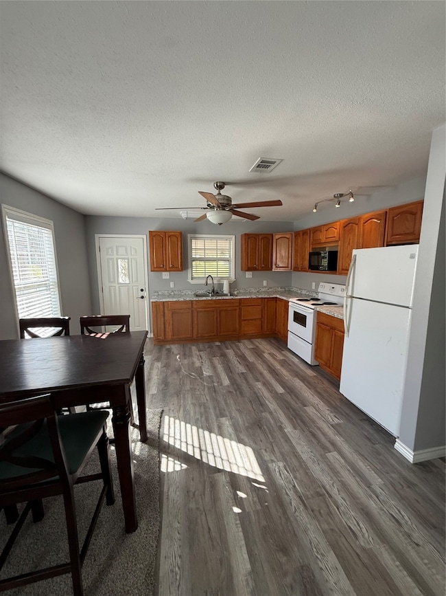 211 N Frances Ave, Shepherd, TX 77371 - photo 3