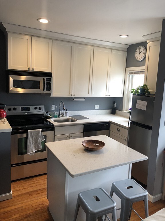 136 D St unit 3, Boston, MA 02127 - photo 3