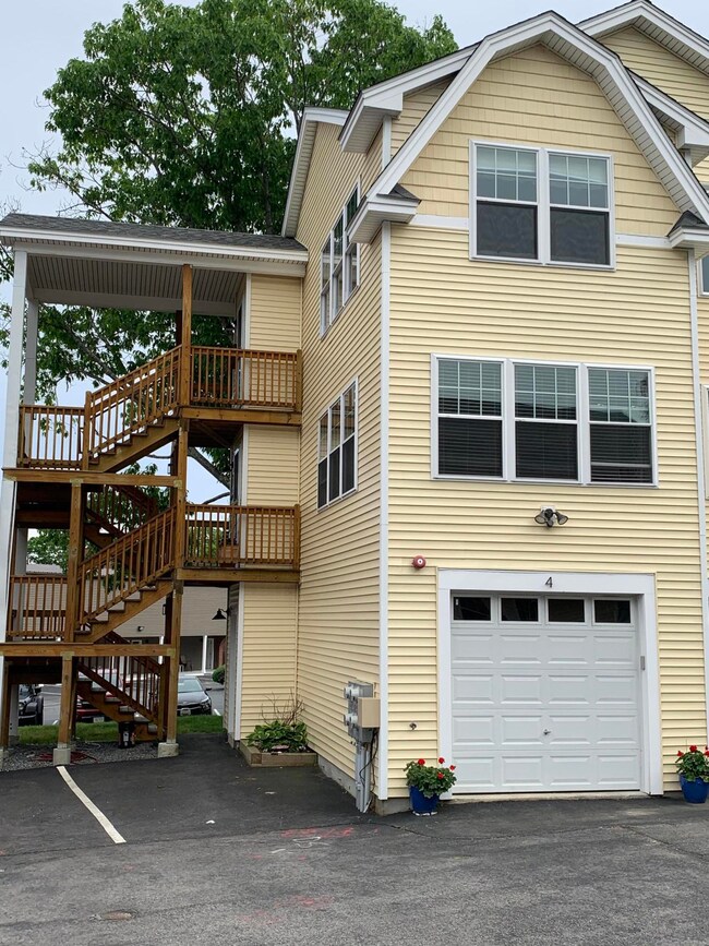 45 Post Rd unit 4, Wells, ME 04090 - photo 2