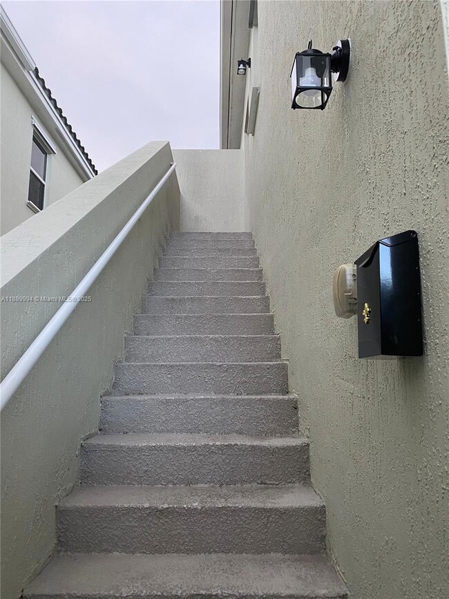 17077 SW 93rd St unit Rear, Miami, FL 33196 - photo 2