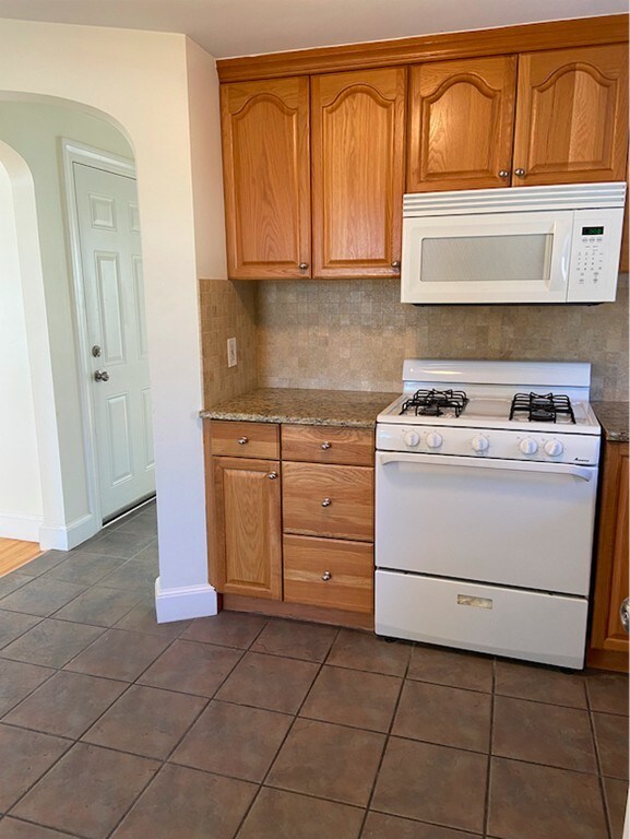 1 Newcroft Cir unit 2, Mattapan, MA 02126 - photo 3