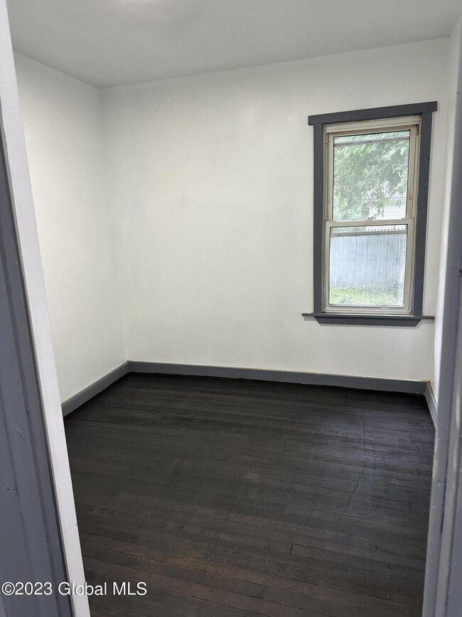 70 Cheltingham Ave, Schenectady, NY 12306 - photo 6