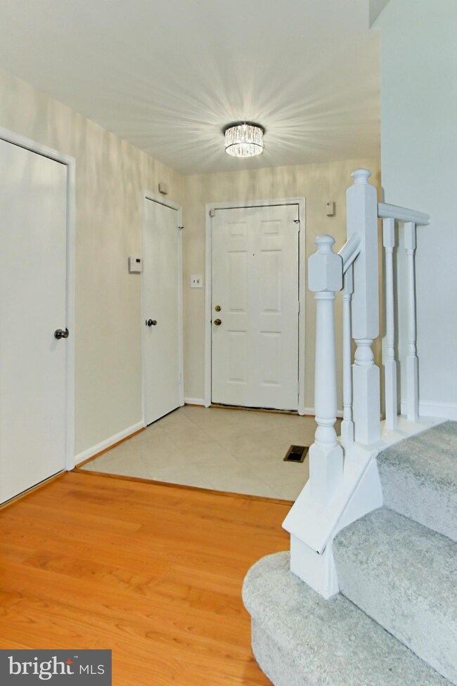 10214 Faire Commons Ct, Burke, VA 22015 - photo 4