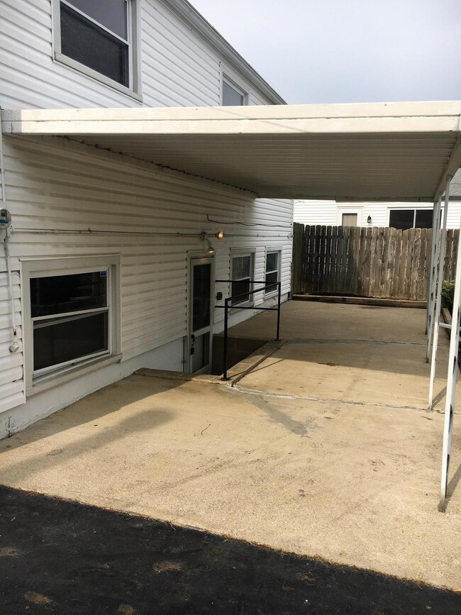 1700 Brookfield Square South