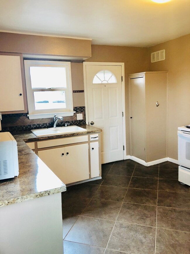 163 W 350 N, Blackfoot, ID 83221 - photo 7