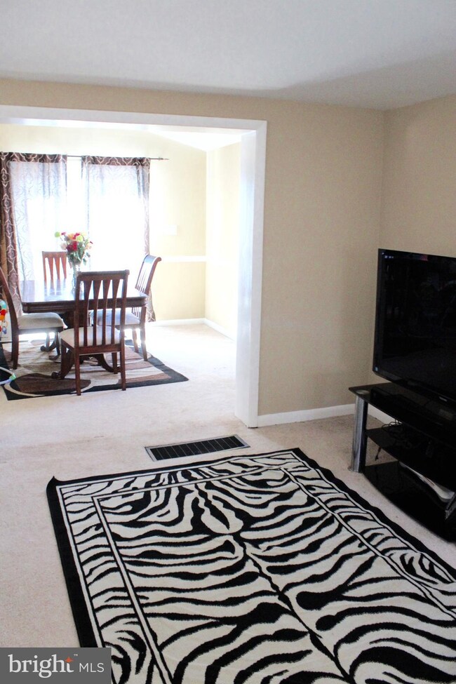 2434 Alma Rd, Halethorpe, MD 21227 - photo 4