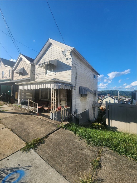 314 Lowell St, Vandergrift, PA 15690 - photo 2