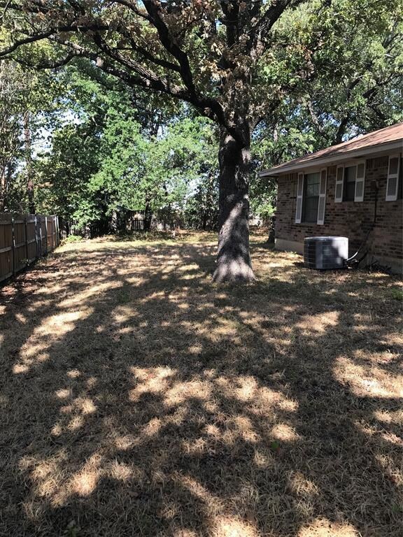 809 Vickie Dr, Azle, TX 76020 - photo 7