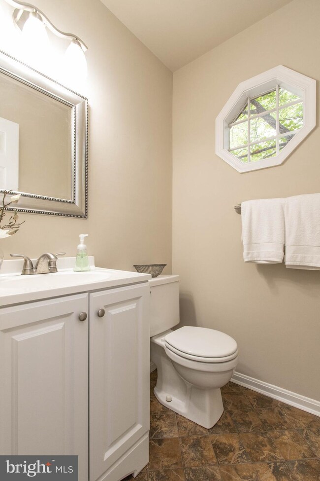 11516 Pine Cone Ct, Reston, VA 20191 - photo 5