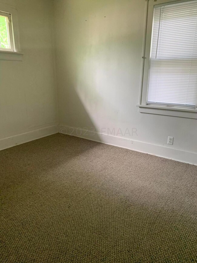 1034 University Dr N, Fargo, ND 58102 - photo 5