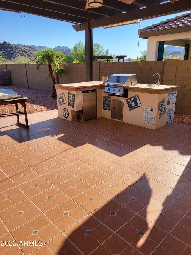 outdoor kitchen