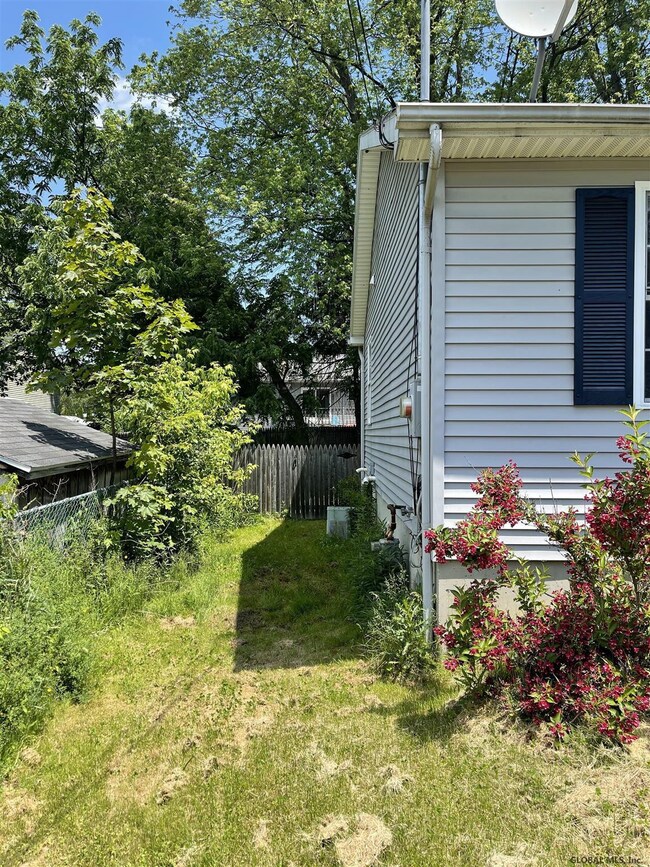 10 Connecticut Ave, Rensselaer, NY 12144 - photo 2