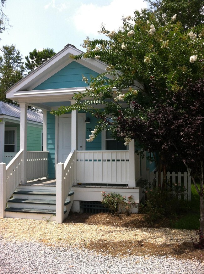 605 Cottage Square Ln, Ocean Springs, MS 39564 - photo 2