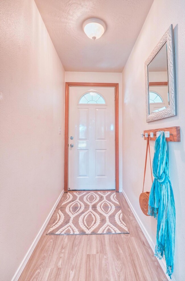 1006 Glengrove Avenue (4)