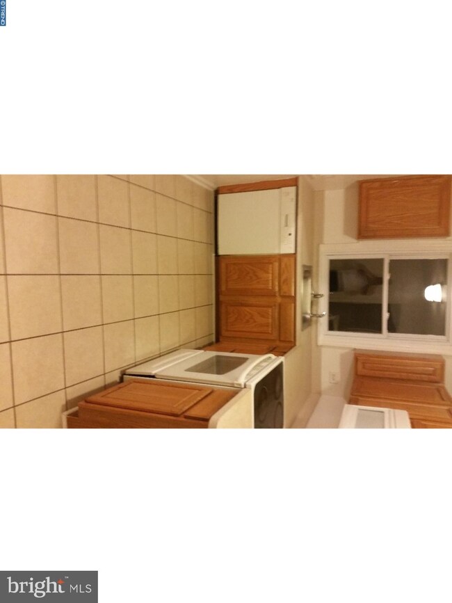 6836 Clover Ln, Upper Darby, PA 19082 - photo 4