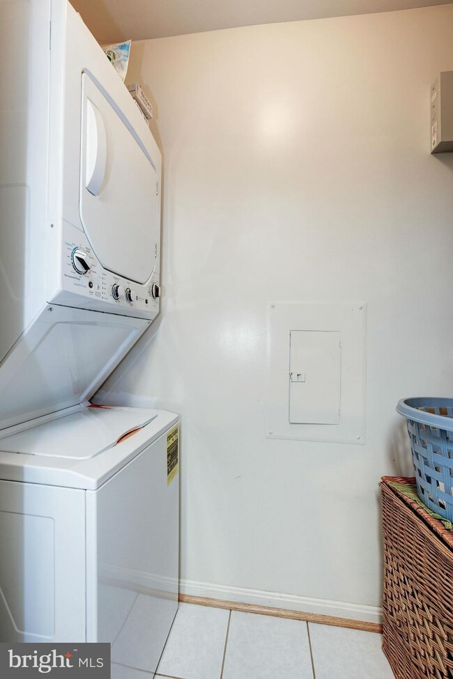 5573 Seminary Rd unit 107, Baileys Crossroads, VA 22041 - photo 6