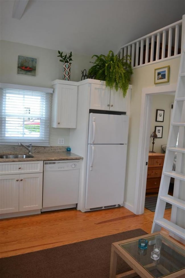 10 Washington Ave unit 1, Provincetown, MA 02657 - photo 2