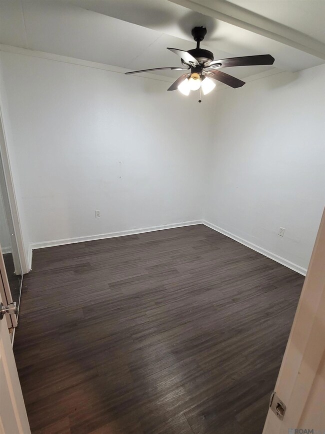 1612 N Coontrap Rd unit 18, Gonzales, LA 70737 - photo 4