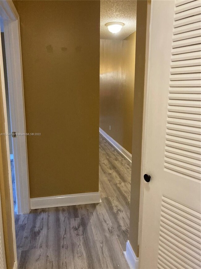 1051 Summit Place Cir unit D, West Palm Beach, FL 33415 - photo 5