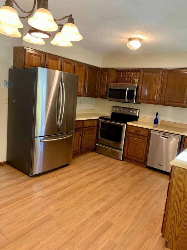 Stainless steel appliances that stay with home.