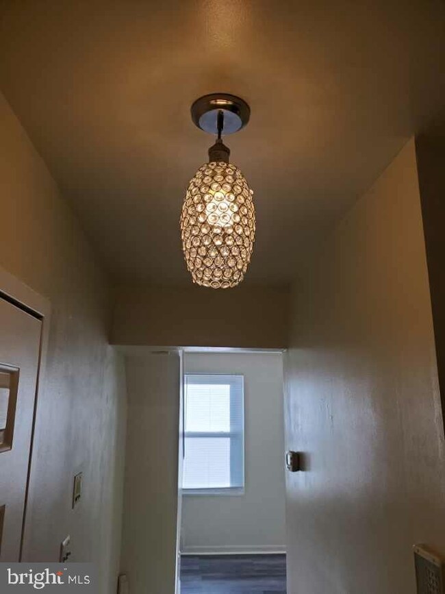 1216 W Lafayette Ave unit 2, Baltimore, MD 21217 - photo 3