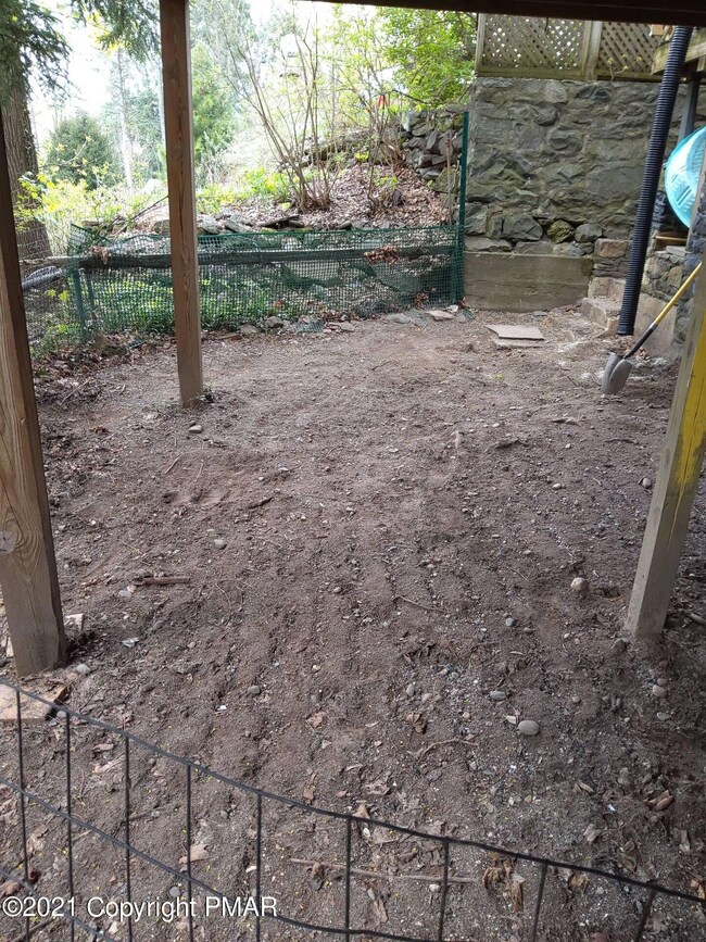 531 Thomas St, Stroudsburg, PA 18360 - photo 2