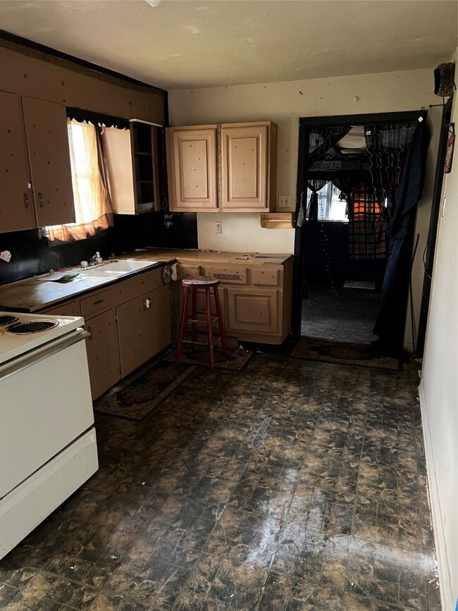 6405 Helmers St, Houston, TX 77022 - photo 5