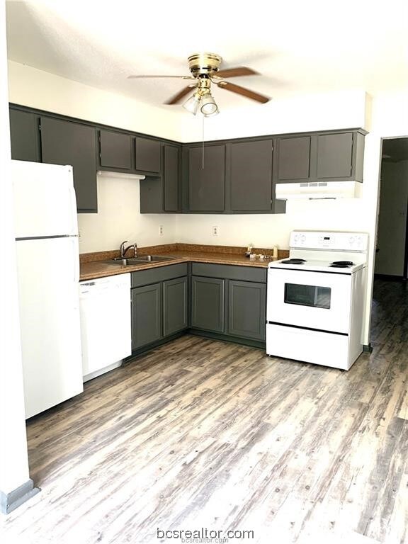 1605 Mossglenn Cir, College Station, TX 77840 - photo 5