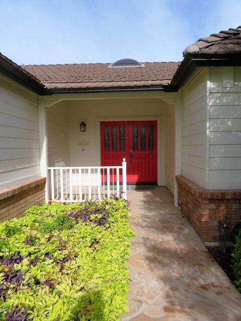 FLAGSTONE WALKWAY