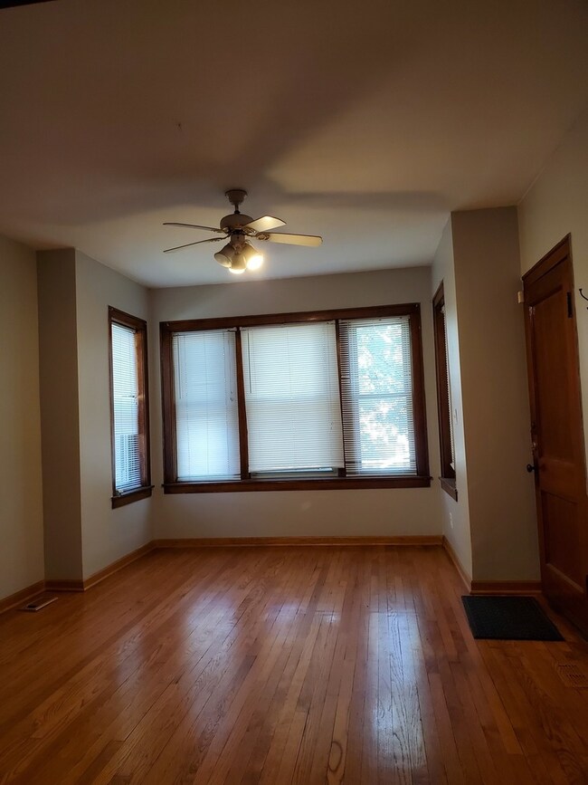 3017 N Gresham Ave unit 2, Chicago, IL 60618 - photo 3