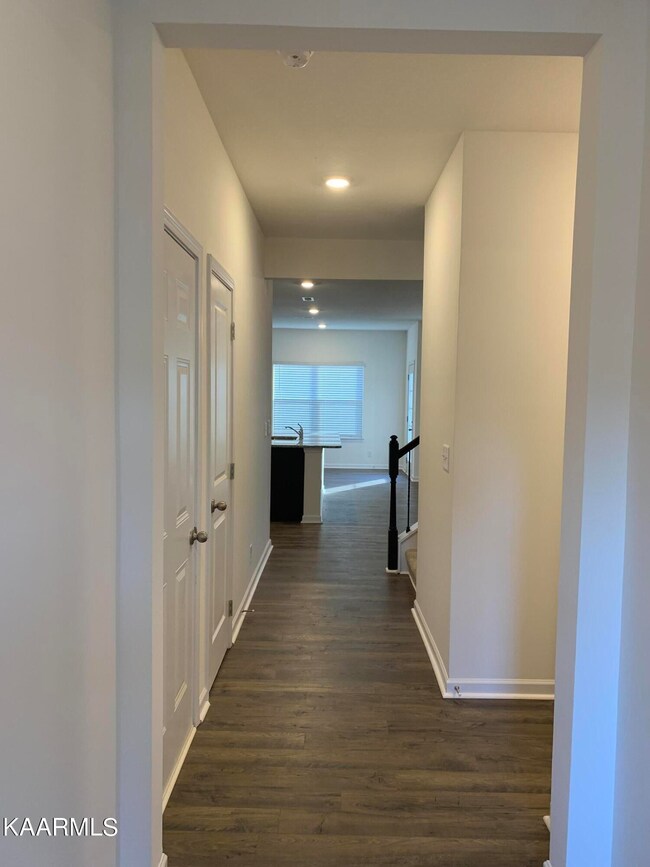 8678 Leeanna Brooke Ln, Knoxville, TN 37920 - photo 5