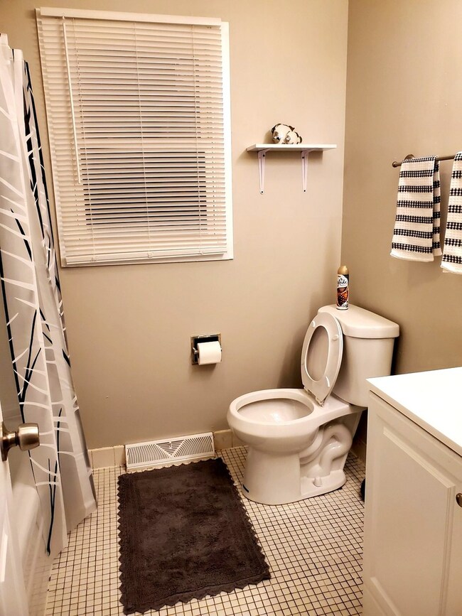 unlisted-address, Country Club Hills, IL 60478 - photo 7