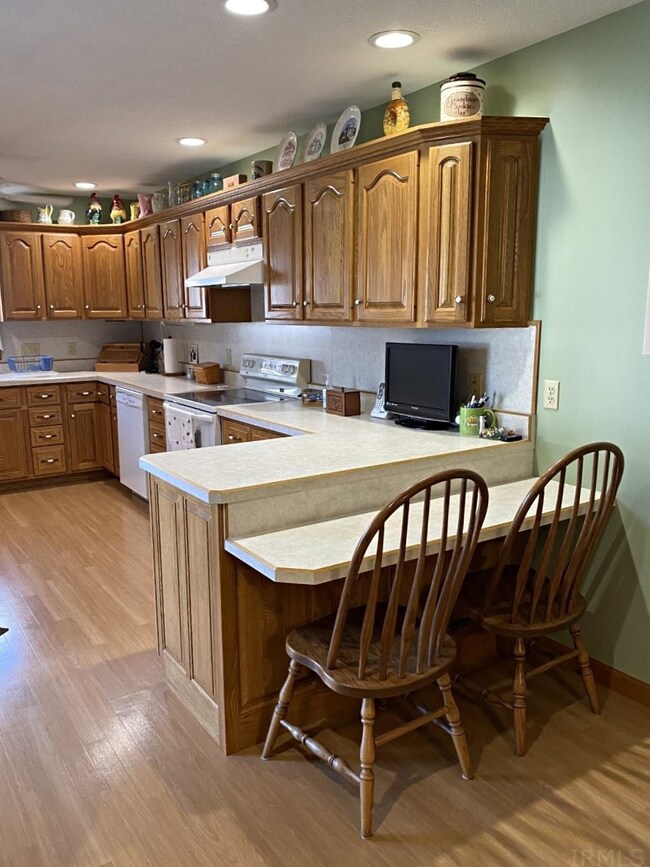 200 NE D St, Linton, IN 47441 - photo 5