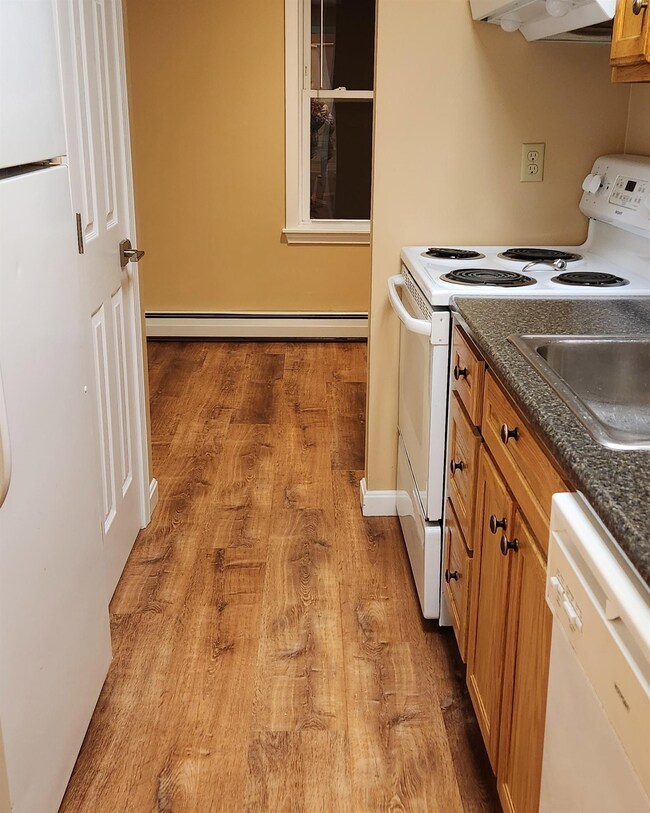 42 Olcott Ln unit B, Charlestown, NH 03603 - photo 2