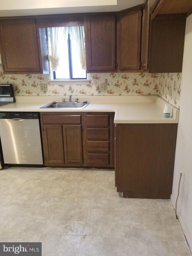 51-6 Holly Dr, Reading, PA 19606 - photo 4